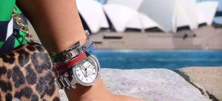 CHIA SẺ CÁCH ĐEO ĐỒNG HỒ NỮ ĐẸP VÀ PHÙ HỢP NHẤT