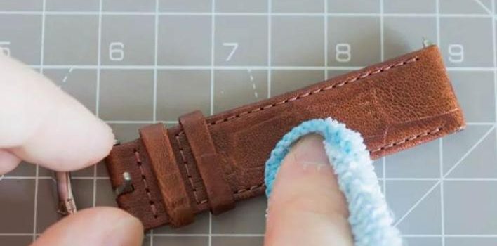 Cách khử mùi hôi dây da đồng hồ qua 3 bước