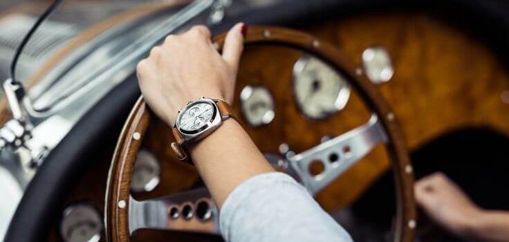 CACH-CHON-DONG-HO-LAM-QUA-TANG-TUY-THEO-TINH-CACH