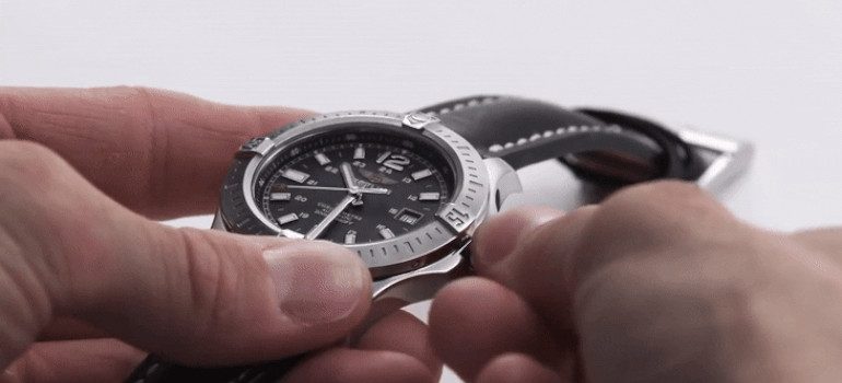 Đồng hồ cơ Automatic có cần lên cót không