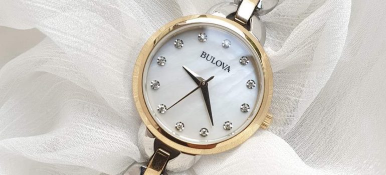 Dong-ho-mat-xa-cu-la-gi