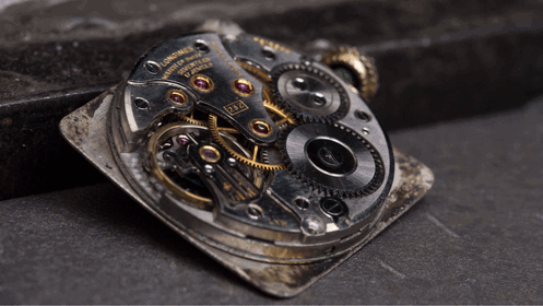 so-sanh-dong-ho-len-day-cot-bang-tay-va-dong-ho-automatic-1