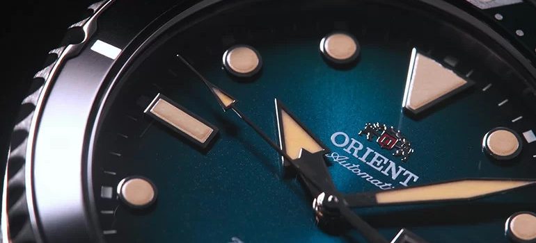Cach-phan-biet-dong-ho-Orient-chinh-hang
