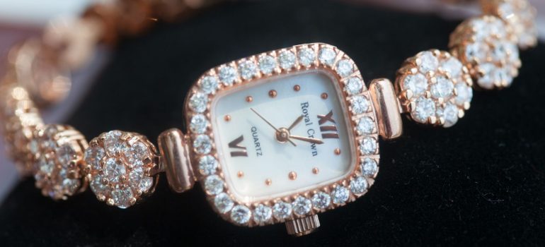 Có nên mua Đồng hồ Royal Crown không