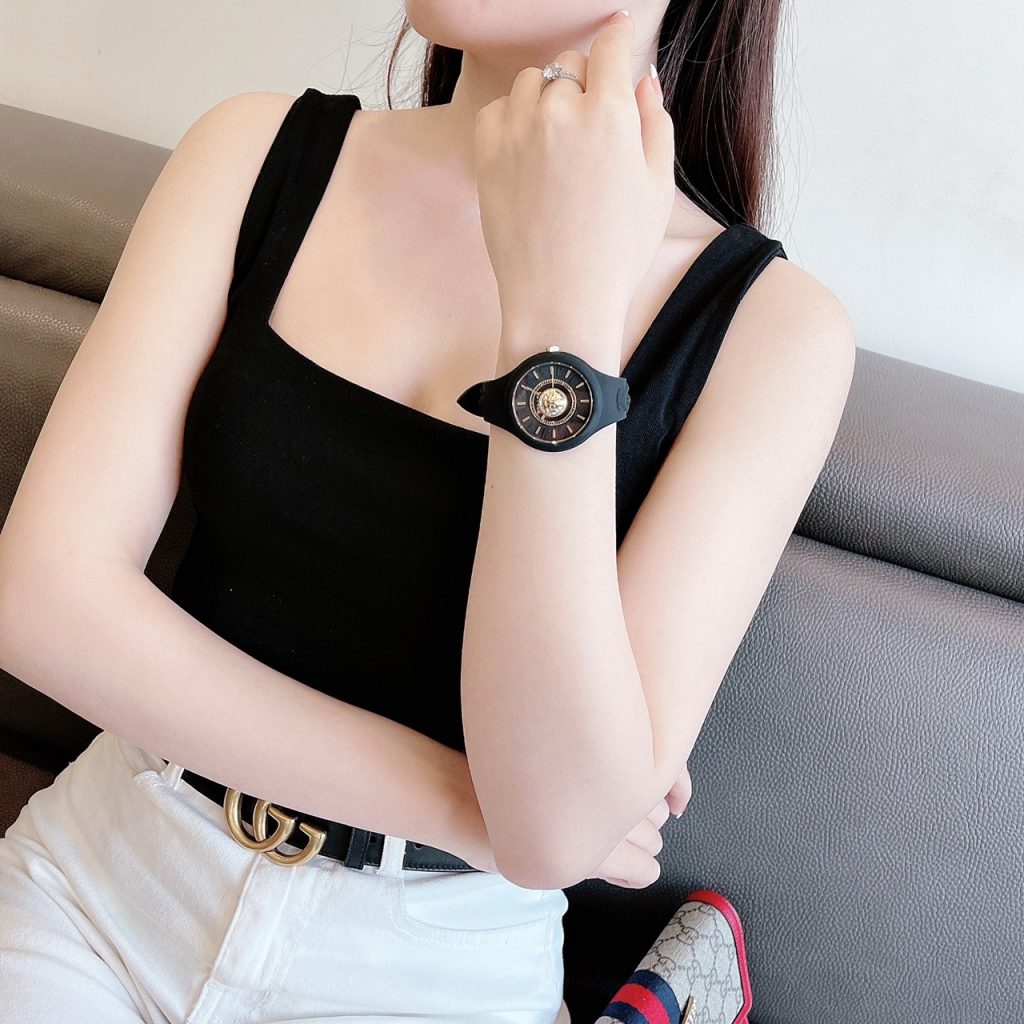 Đồng hồ Versus Versace nữ dây cao su màu đen