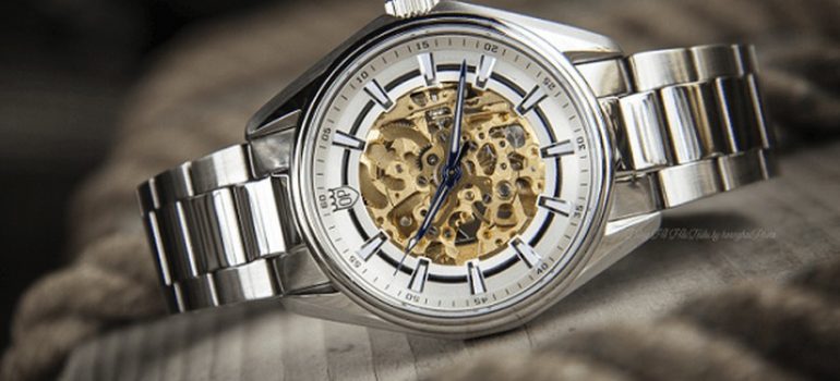 TẠI SAO ĐỒNG HỒ CƠ LỘ TIM(OPEN HEART) KHIẾN GIỚI MỘ ĐIỆU SAY ĐẮM SUỐT 400 NĂM