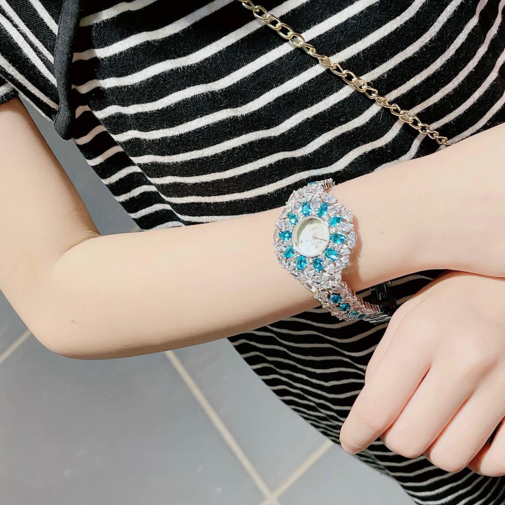 Đồng hồ đính đá màu xanh Royal Crown nữ chính hãng xách tay 35mm