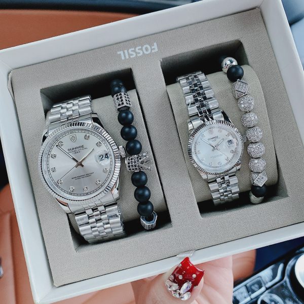 Đồng hồ đôi đẹp Sunrise chính hãng màu bạc tặng kèm vòng đeo tay 28/40mm