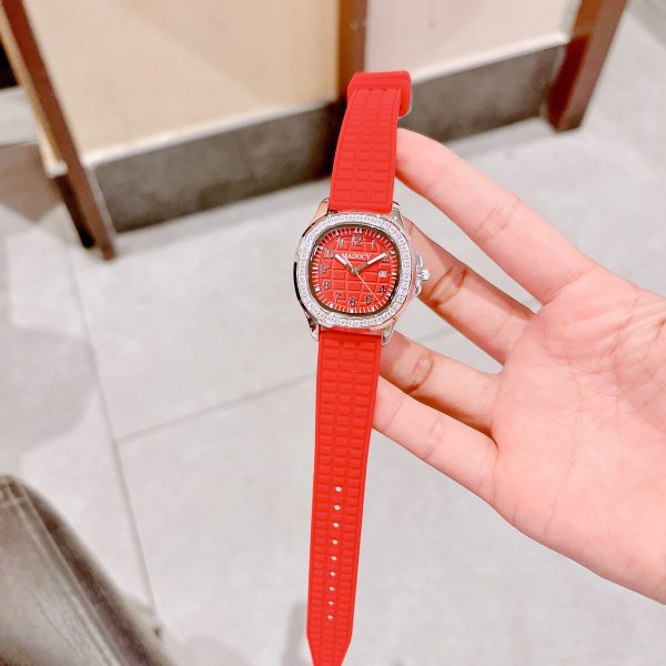 Đồng hồ Madocy chính hãng M81698 nữ đính đá dây cao su màu đỏ 32mm