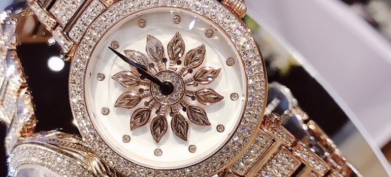 Giá đồng hồ Davena