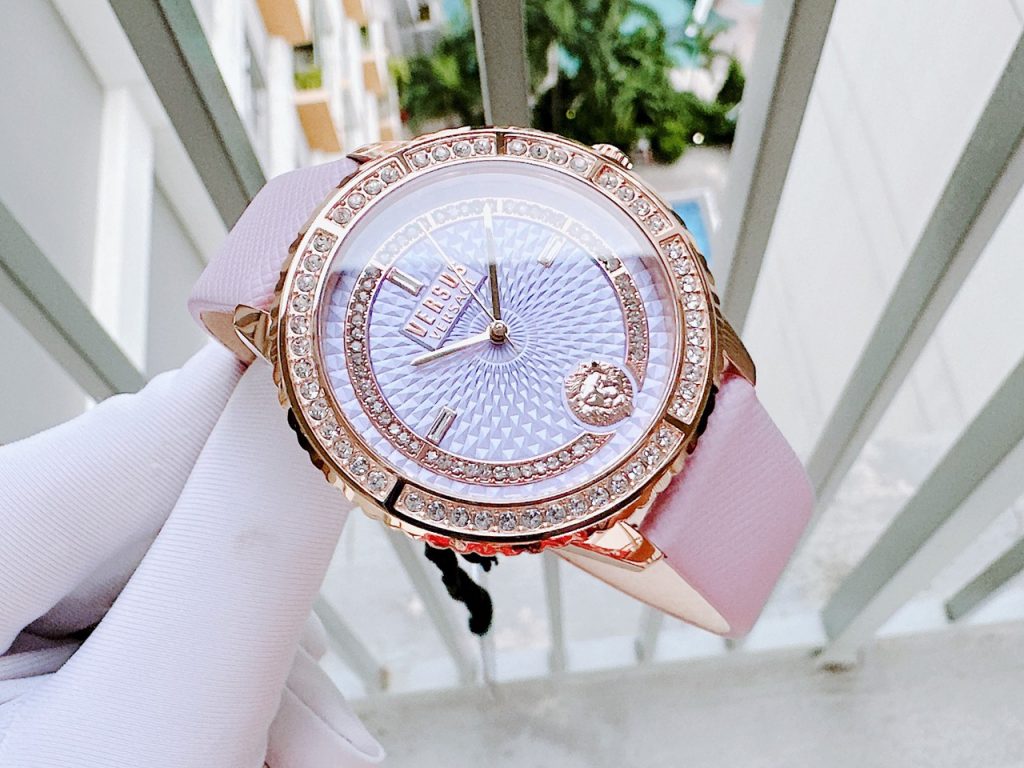 Đồng hồ nữ Versus Montorgueil chính hãng mặt tròn màu hồng đính đá Swarovski cao cấp