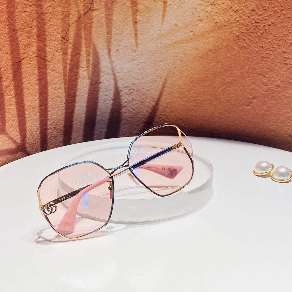 Kính Mắt Gucci Chính Hãng Màu Hồng Đính Logo Nổi Lens