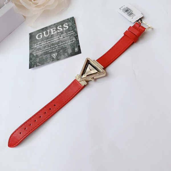 Đồng Hồ Nữ Chính Hãng Guess Mặt Số Hình Tam Giác Dây Da Đỏ Độc Đáo 34mm