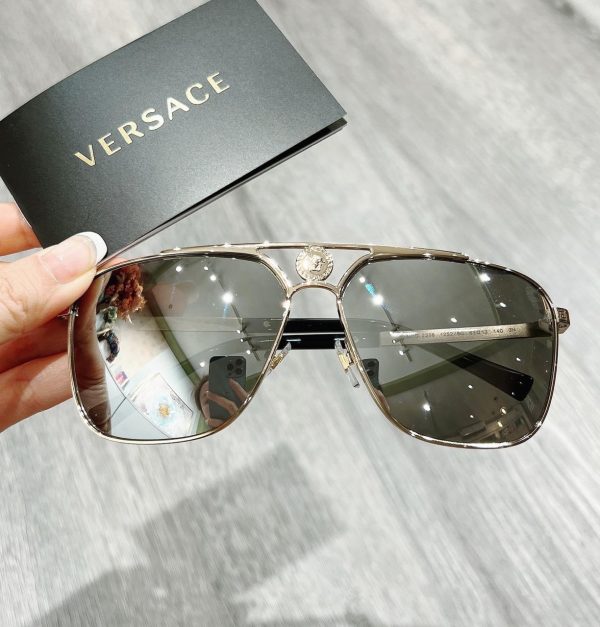 Kính Mắt Versace Chính Hãng Dập Logo Nổi Cực Chất Lens