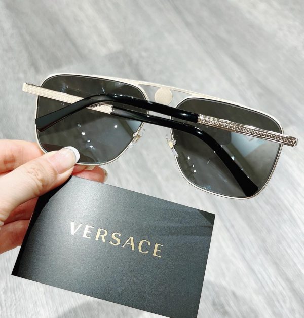 Kính Mắt Versace Chính Hãng Dập Logo Nổi Cực Chất Lens