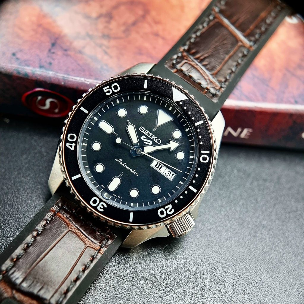 Đồng hồ nam chính hãng Seiko SRPD55K2 dây da nâu mặt số đen thanh lịch 42mm