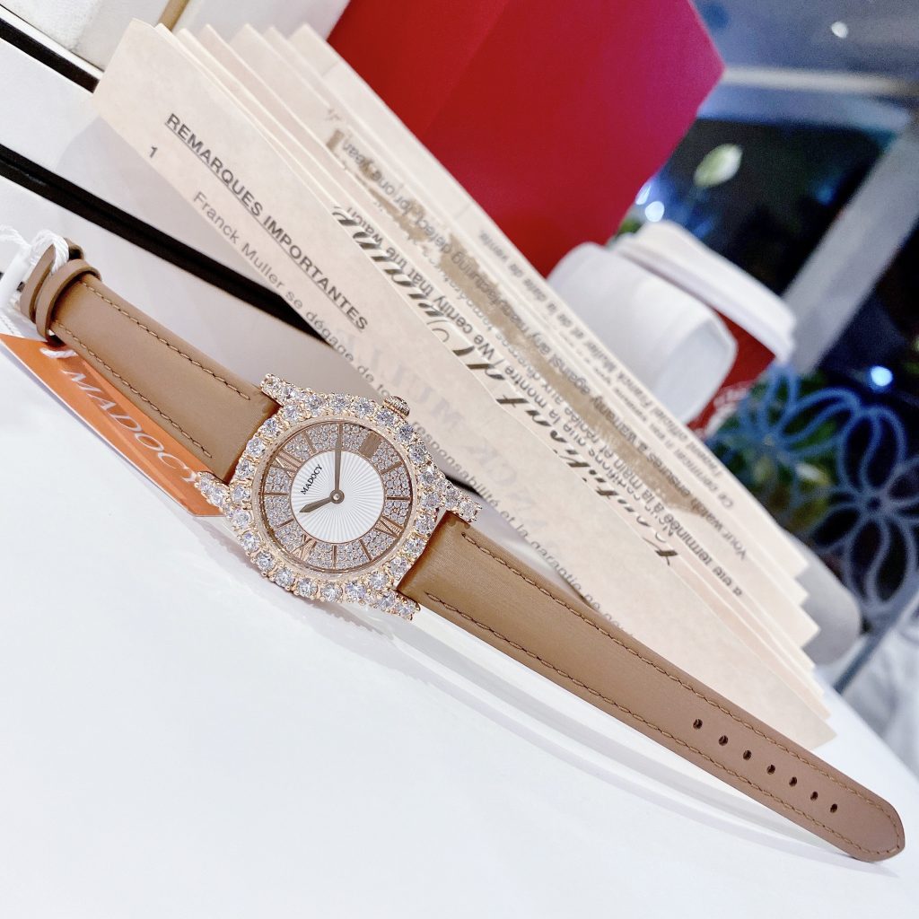 Đồng hồ nữ chính hãng Madocy M81699 mặt số đính đá cọc số la mã 31mm