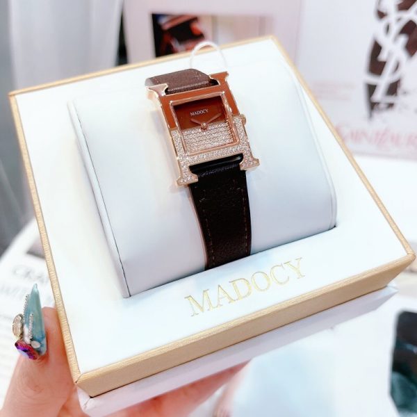 Đồng hồ nữ chính hãng Madocy M81655 mặt số nâu cafe đính đá dây da 32mm