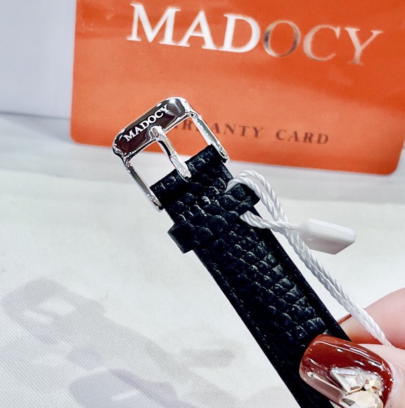 Đồng hồ nữ chính hãng Madocy M81669 dây da gắn full đá pha lê 30mm