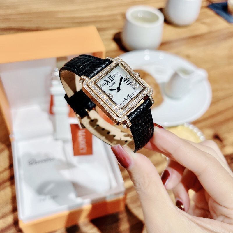 Đồng hồ nữ chính hãng Madocy M81669 viền vàng hồng đính đá pha lê 30mm
