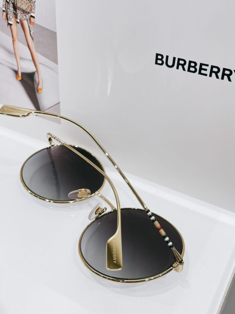 Kính Mắt Burberry Viền Gold Mắt Gradient Chính Hãng Lens 58-19-140mm (1)